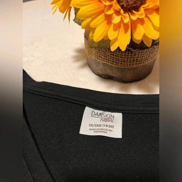 Danskin Now women’s size 2X long sleeve black sweatshirt - Picture 3 of 3